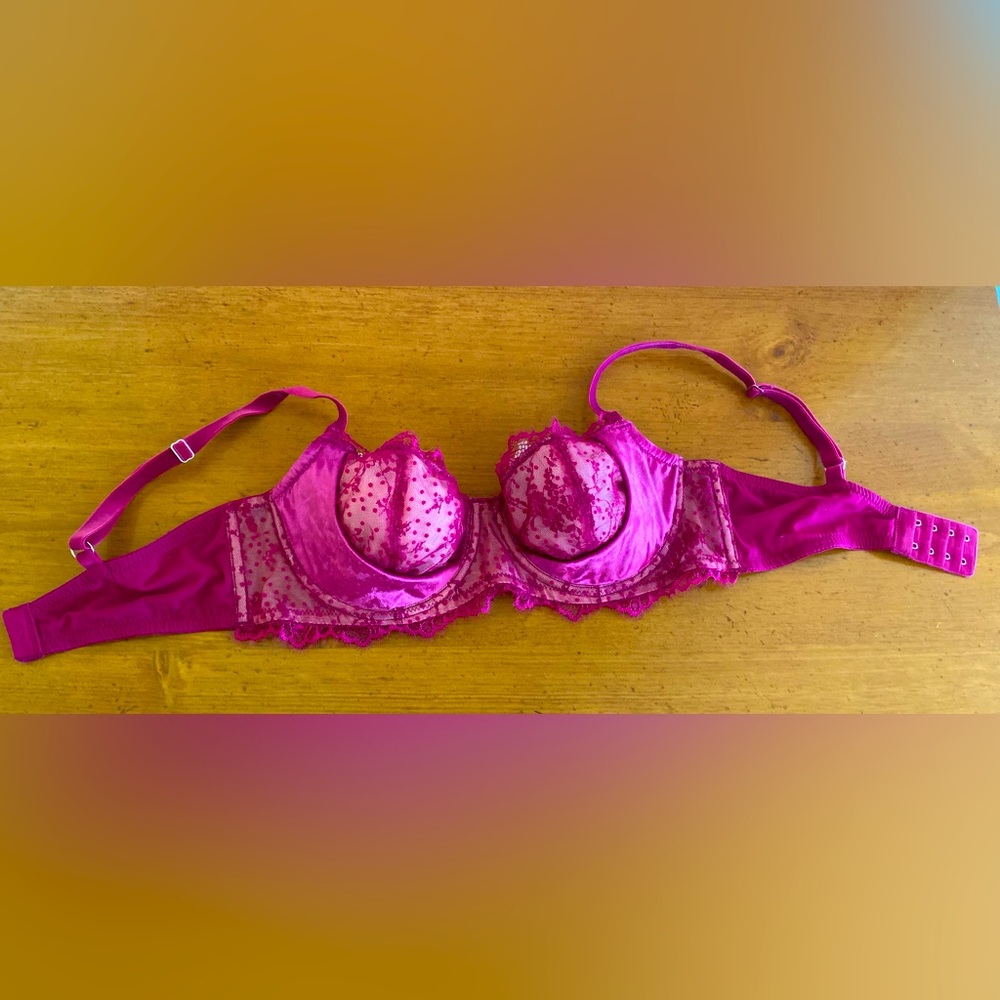 Victoria’s Secret Purple Wine Burgundy Bra 34D Lacey Partially Lined Lingerie